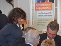 Oettinger beim Autogramm-Geben: "Ist das Ihr Poesie-Album?"